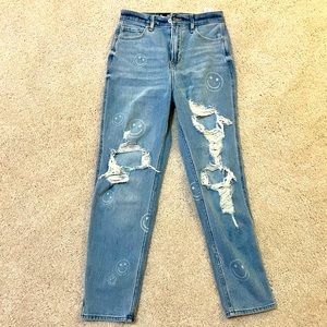 Hollister jeans like new, my daughter wore them a few times.